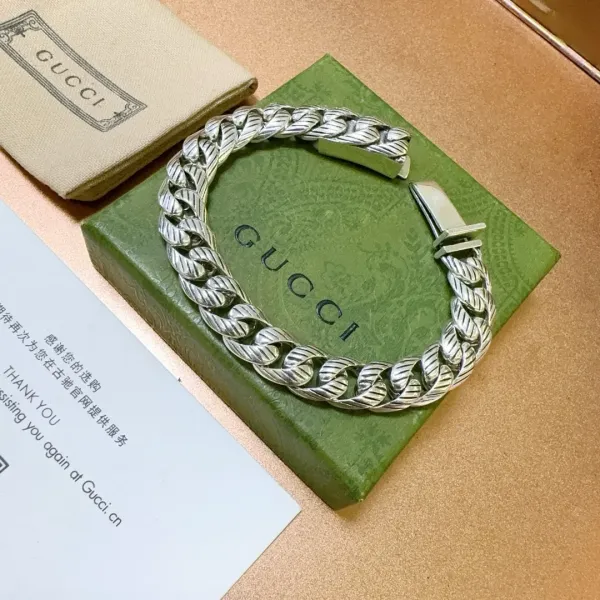 【GUCCI】ブレスレット、ファッションシンプルなスタイル 240815
