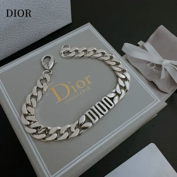 【DIOR】ブレスレット、ファッションシンプルなスタイル 240812 【DIOR】ブレスレット、ファッションシンプルなスタイル 240812