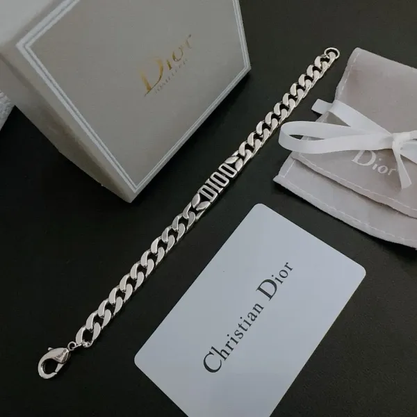 【DIOR】ブレスレット、ファッションシンプルなスタイル 240812 【DIOR】ブレスレット、ファッションシンプルなスタイル 240812