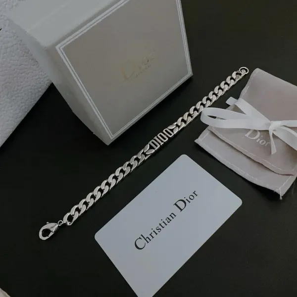 【DIOR】ブレスレット、ファッションシンプルなスタイル 240812 【DIOR】ブレスレット、ファッションシンプルなスタイル 240812