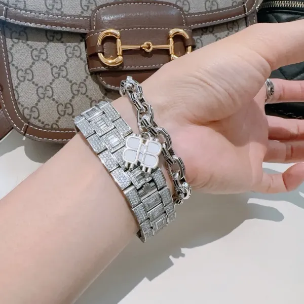 【BALENCIAGA】ブレスレット、ファッションシンプルなスタイル  240814