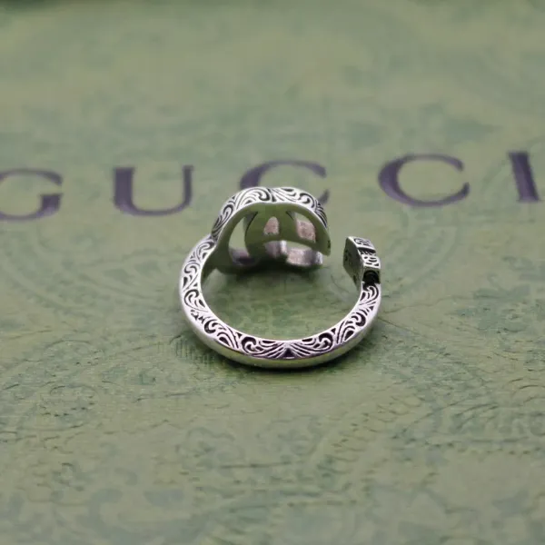 GUCCI エナメル インターロッキングG ブレスレット