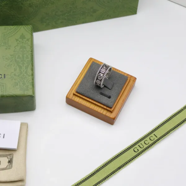 GUCCI エナメル インターロッキングG ブレスレット