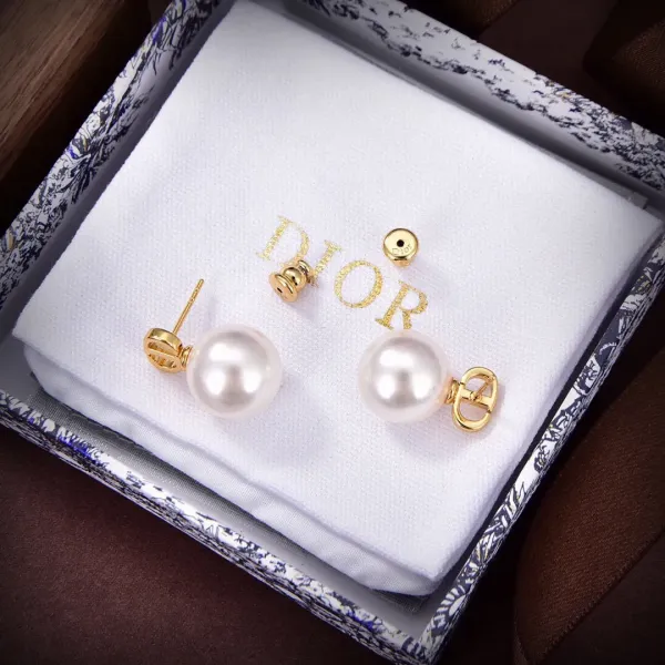 【DIOR】ディオール  ファッションスタイルのイヤリング