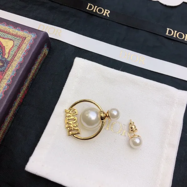 【DIOR】 ディオール   ファッションスタイルのイヤリング