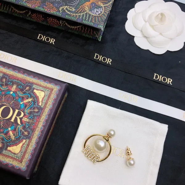 【DIOR】 ディオール   ファッションスタイルのイヤリング