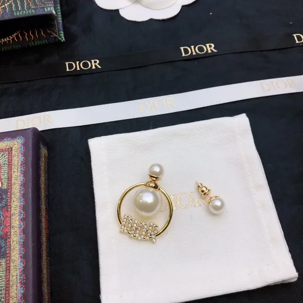 【DIOR】 ディオール   ファッションスタイルのイヤリング