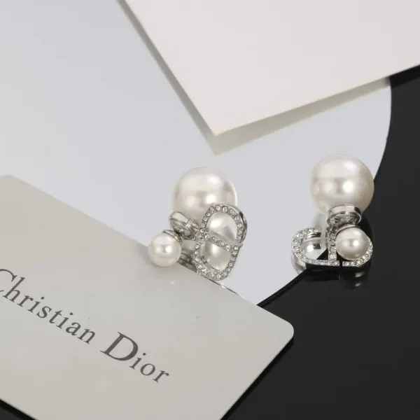 【DIOR】 ディオール   ファッションスタイルのイヤリング