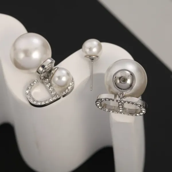【DIOR】 ディオール   ファッションスタイルのイヤリング