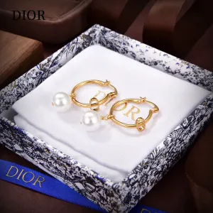 【DIOR】ディオール  ファッションスタイルのイヤリング