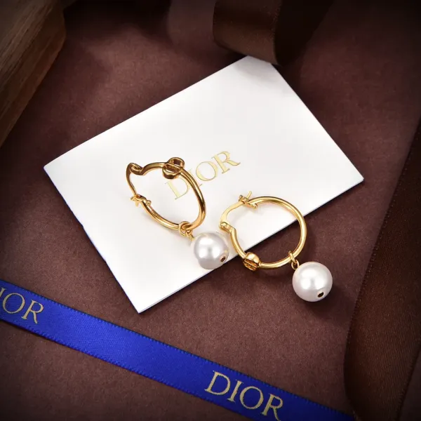 【DIOR】ディオール  ファッションスタイルのイヤリング