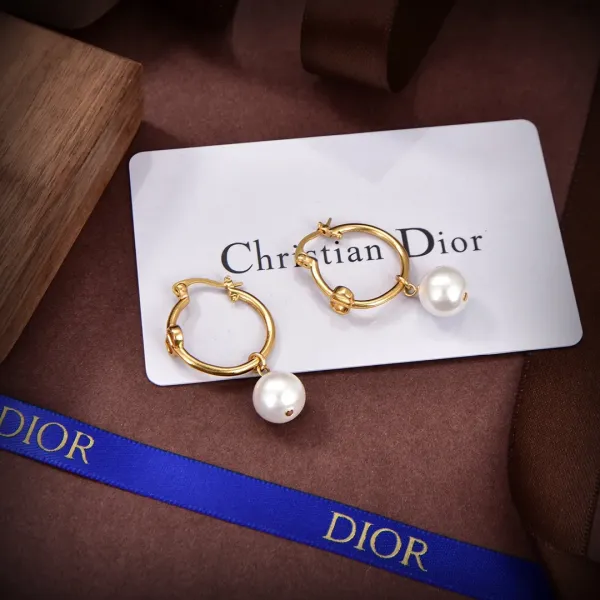 【DIOR】ディオール  ファッションスタイルのイヤリング