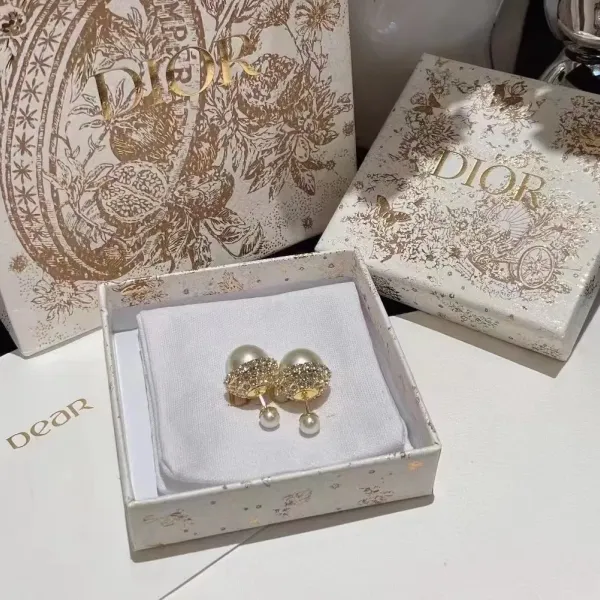 【DIOR】ディオール  ファッションスタイルのイヤリング