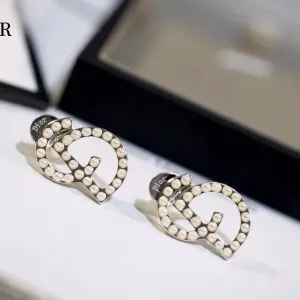 【DIOR】 ディオール  ファッションスタイルのイヤリング