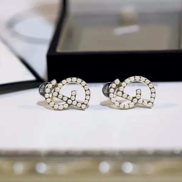 【DIOR】 ディオール  ファッションスタイルのイヤリング