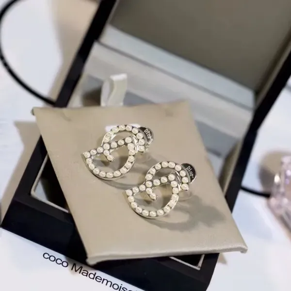 【DIOR】 ディオール  ファッションスタイルのイヤリング