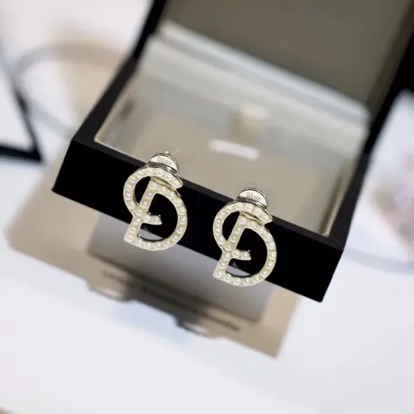 【DIOR】 ディオール  ファッションスタイルのイヤリング
