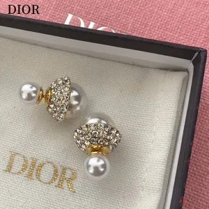 【DIOR】 ディオール  ファッションスタイルのイヤリング