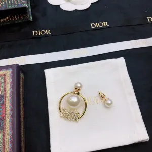 【DIOR】 ディオール  ファッションスタイルのイヤリング