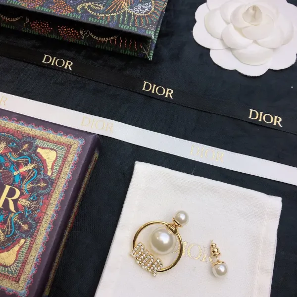 【DIOR】 ディオール  ファッションスタイルのイヤリング