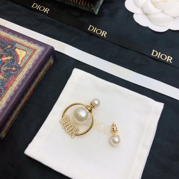 【DIOR】 ディオール  ファッションスタイルのイヤリング