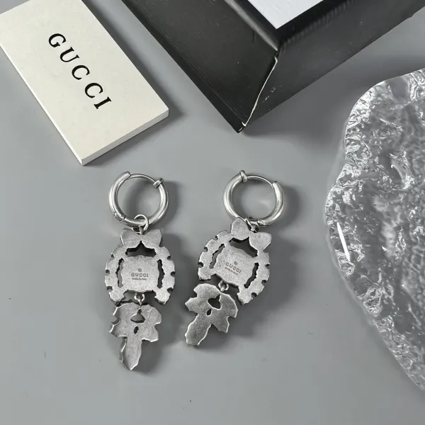 【GUCCI】クッチ レトロなコートスタイルのイヤリング、クラシックでエレガント、デザインセンスがいっぱい、レトロでゴージャス