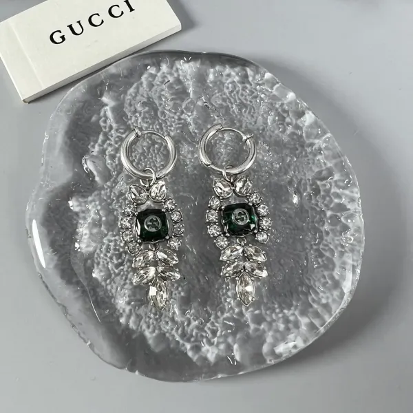 【GUCCI】クッチ レトロなコートスタイルのイヤリング、クラシックでエレガント、デザインセンスがいっぱい、レトロでゴージャス
