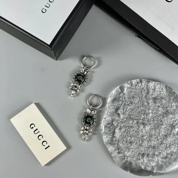【GUCCI】クッチ レトロなコートスタイルのイヤリング、クラシックでエレガント、デザインセンスがいっぱい、レトロでゴージャス