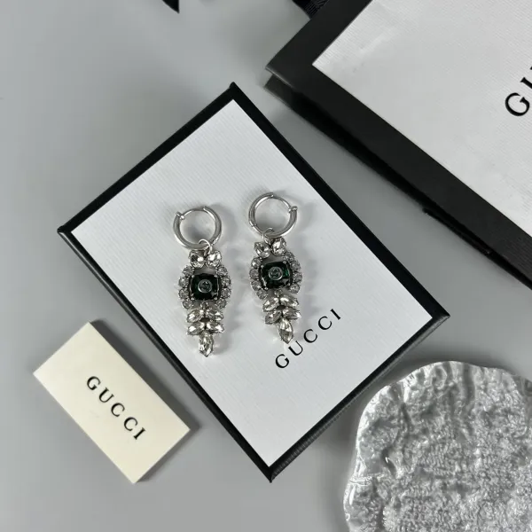 【GUCCI】クッチ レトロなコートスタイルのイヤリング、クラシックでエレガント、デザインセンスがいっぱい、レトロでゴージャス