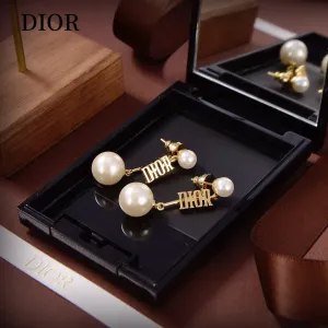 【DIOR】ディオール  ファッションスタイルのイヤリング