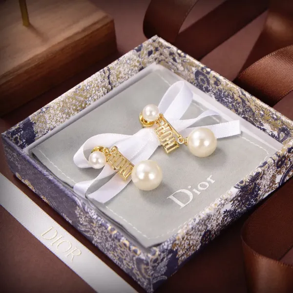【DIOR】ディオール  ファッションスタイルのイヤリング