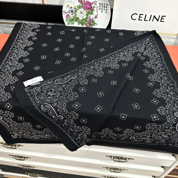 【CELINE セリーヌ】スカーフ 65*185CM  241108