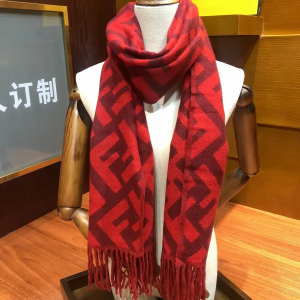 【FENDI  フェンディ】スカーフ 65*180CM   241207