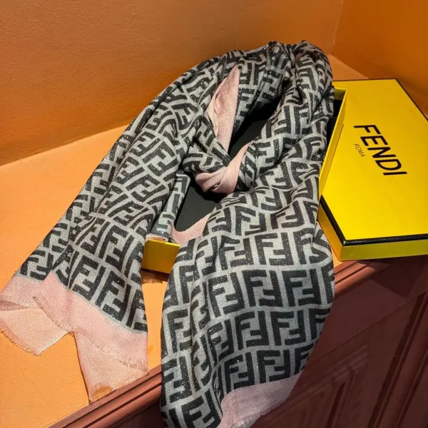 【FENDI  フェンディ】スカーフ 30*180CM   241207