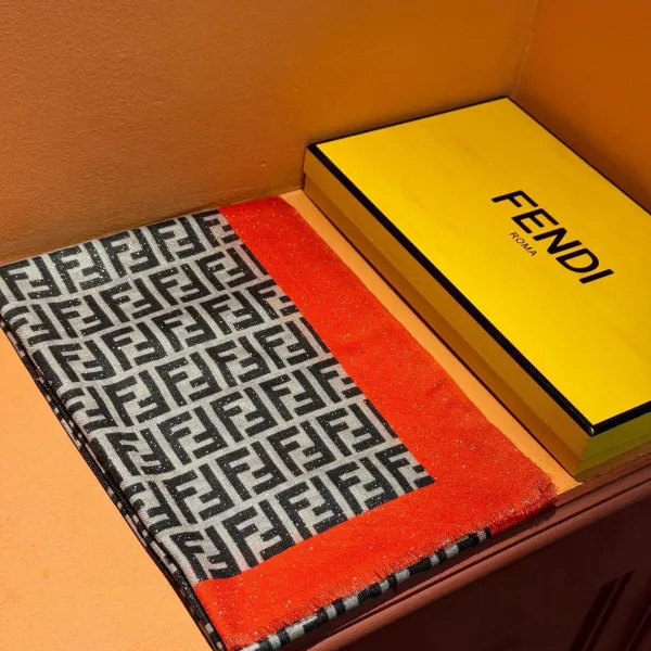 【FENDI  フェンディ】スカーフ 30*180CM   241207