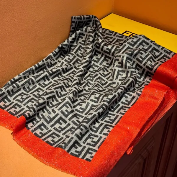 【FENDI  フェンディ】スカーフ 30*180CM   241207