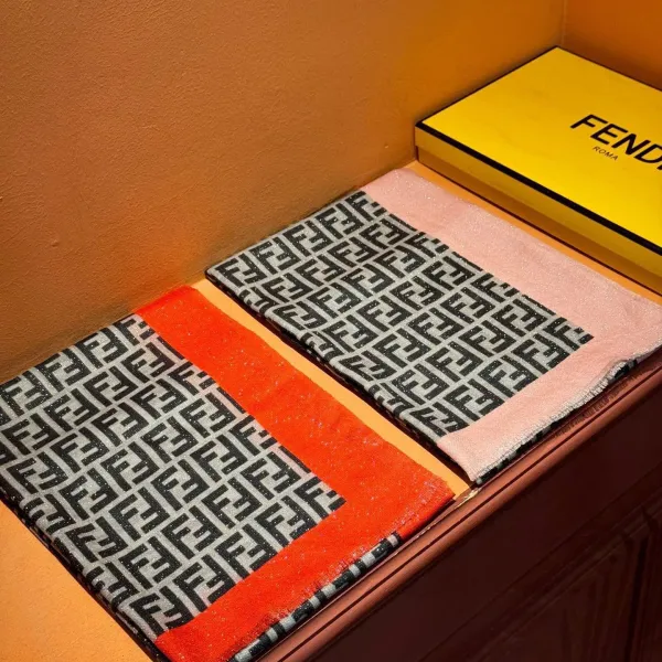 【FENDI  フェンディ】スカーフ 30*180CM   241207