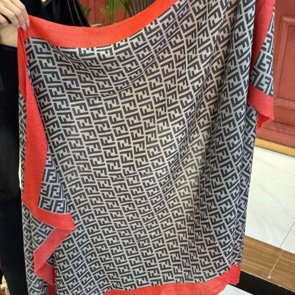 【FENDI  フェンディ】スカーフ 30*180CM   241207