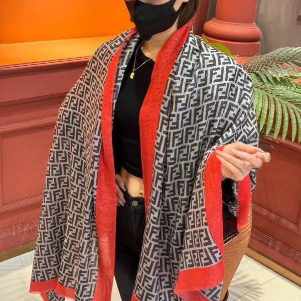 【FENDI  フェンディ】スカーフ 30*180CM   241207