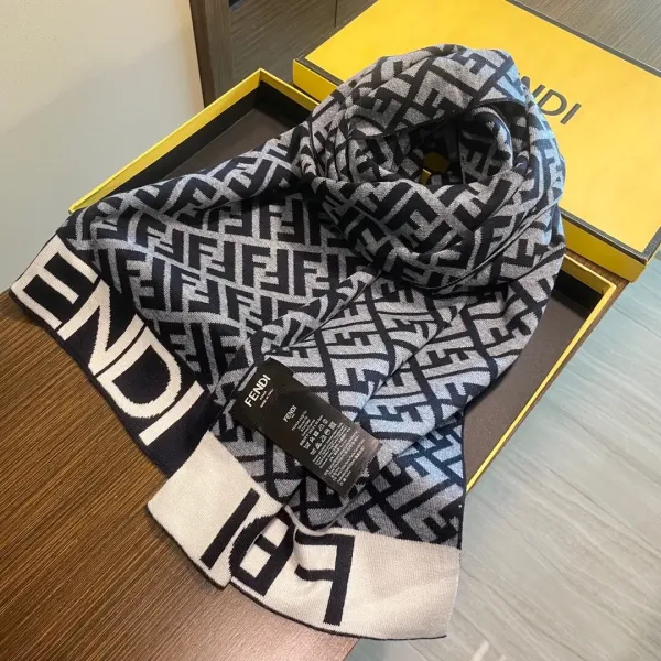 【FENDI  フェンディ】スカーフ 32*200CM   241207
