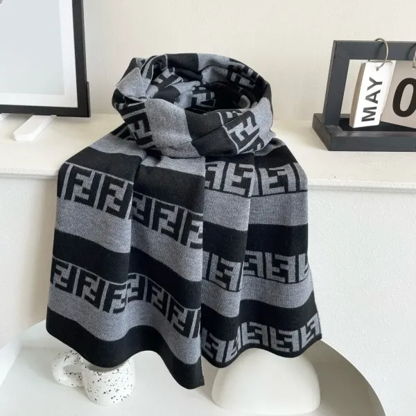 【FENDI  フェンディ】スカーフ 180*32CM   241207