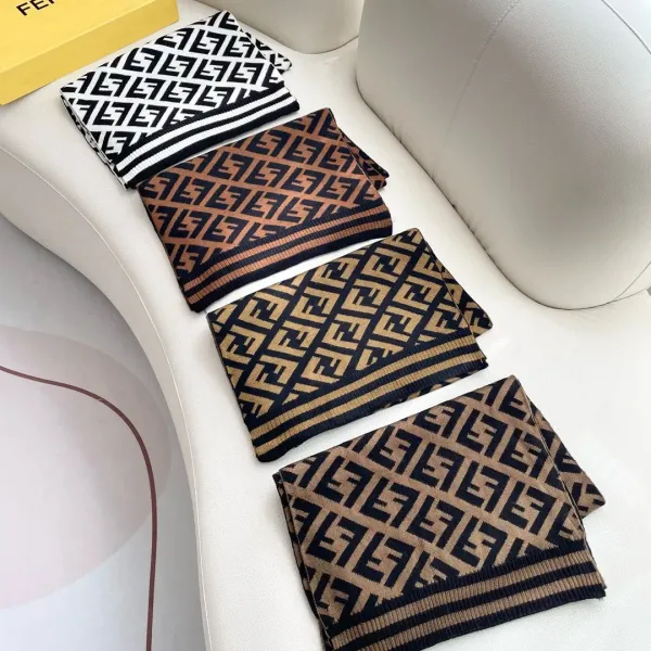 【FENDI  フェンディ】スカーフ 180*32CM   241207