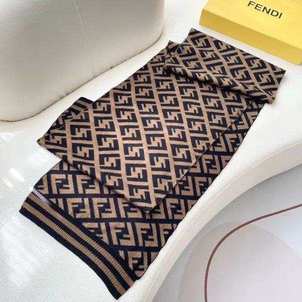 【FENDI  フェンディ】スカーフ 180*32CM   241207