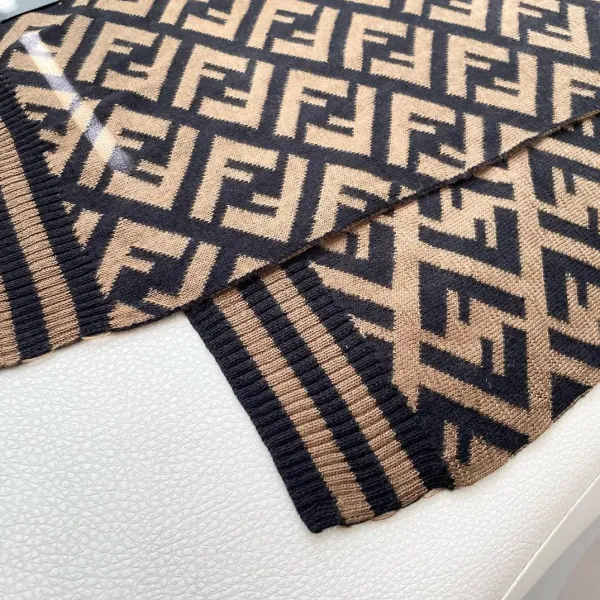 【FENDI  フェンディ】スカーフ 180*32CM   241207