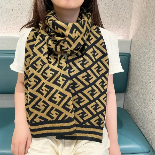 【FENDI  フェンディ】スカーフ 180*32CM   241207