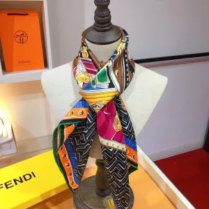 【FENDI  フェンディ】スカーフ90*90CM   241109