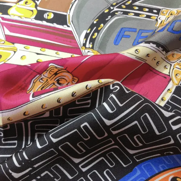 【FENDI  フェンディ】スカーフ90*90CM   241109