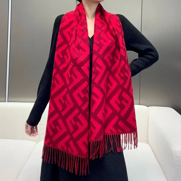 【FENDI  フェンディ】スカーフ45*170CM   241109
