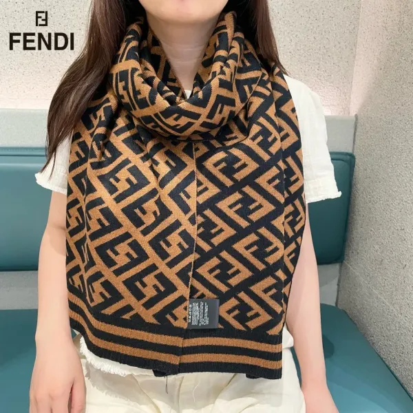 【FENDI  フェンディ】スカーフ36*180CM   241109