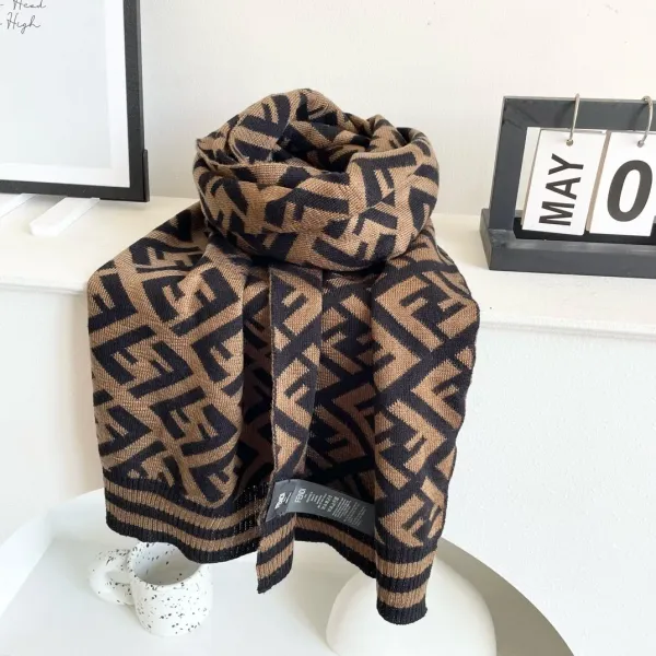 【FENDI  フェンディ】スカーフ36*180CM   241109